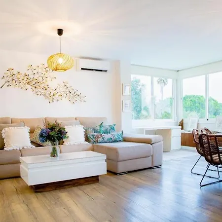 Beautiful Spacious Two Bed Facing The Ocean! 马尔韦利亚