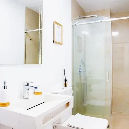 公寓 Beautiful Spacious Two Bed Facing The Ocean! 马尔韦利亚