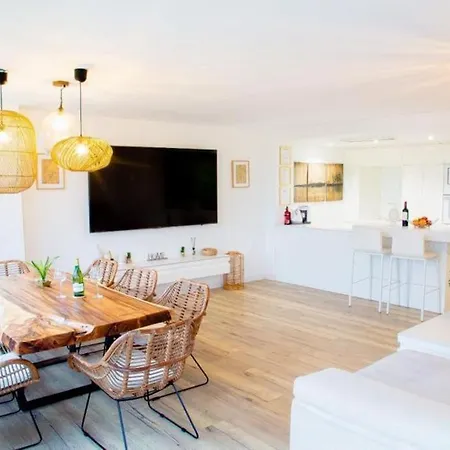 Beautiful Spacious Two Bed Facing The Ocean! Marbella
