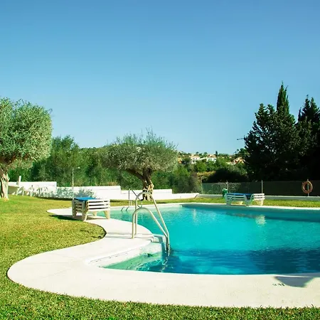 Beautiful Spacious Two Bed Facing The Ocean! شقة